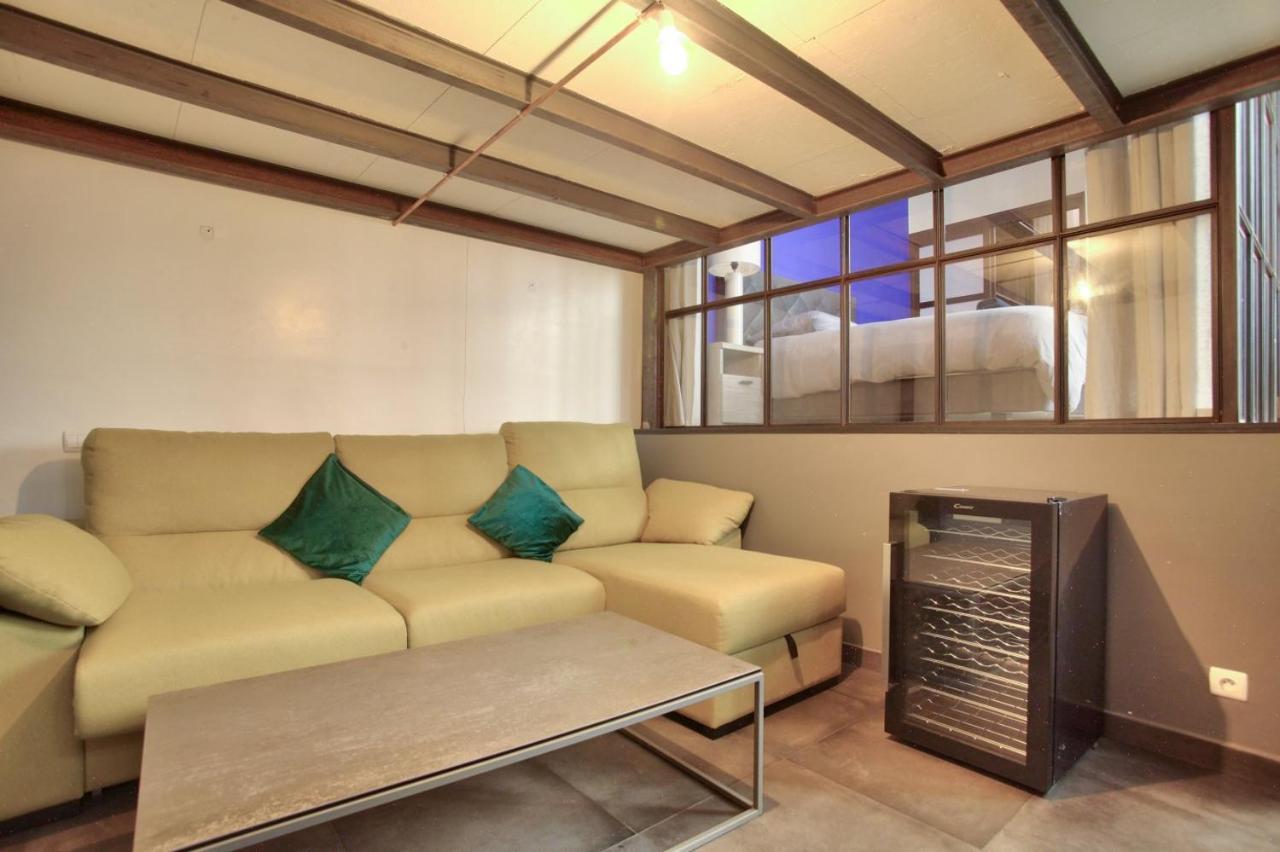 2 Bedrooms Le Marais Nazareth パリ エクステリア 写真